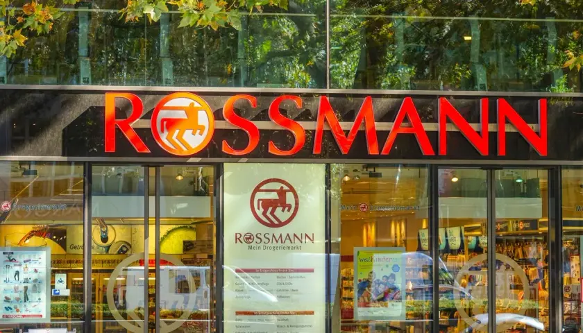 W którym Rossmannie można wywołać zdjęcia? Sprawdź dostępność usług