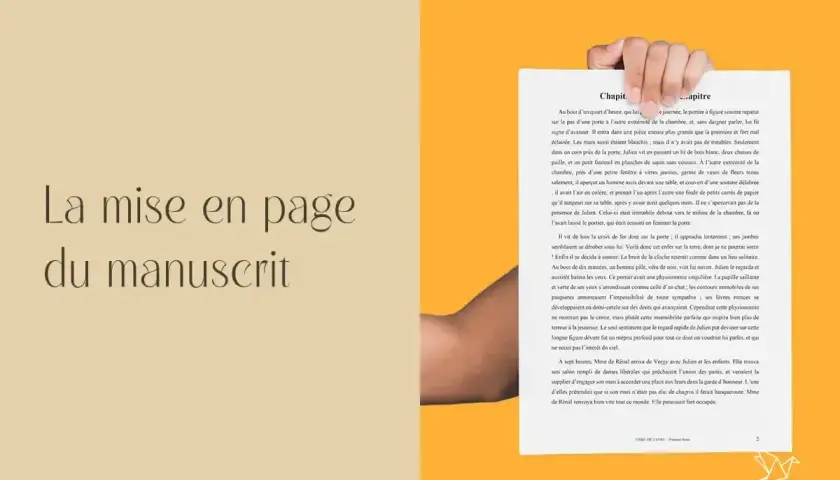 La mise en page du manuscrit, avec un texte ancien et une main tenant la page.