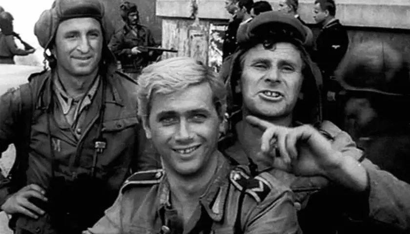 Czterej pancerni i pies: Janek, Gustaw, Olgierd i Szarik w akcji.