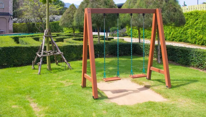 Jak zbudować plac zabaw dla dzieci - krok po kroku bezpiecznie i tanio