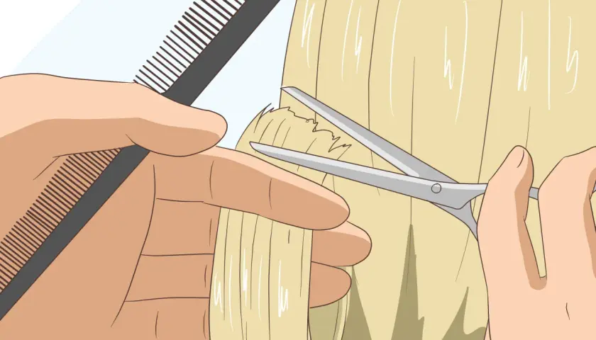 Manos peinando y cortando cabello rubio para quitar volumen.