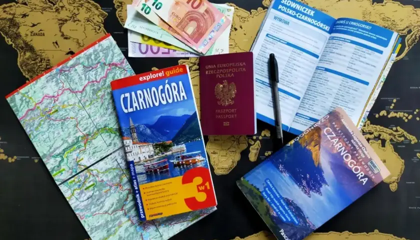 Planujesz podróż do Czarnogóry? Paszport, przewodnik i euro to podstawa. Sprawdź, czy do Czarnogóry potrzebny jest paszport, by cieszyć się wakacjami!