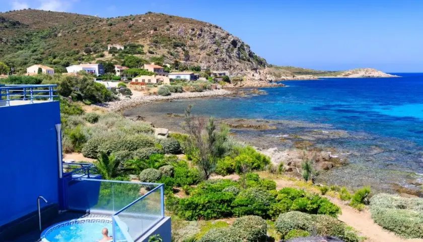 Hotel Best Western w Île-Rousse - Komfort i piękne widoki na morze