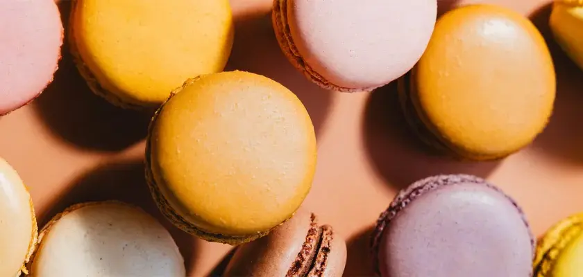 Macarons: Jak je przygotować w domu i jakie smaki wybrać
