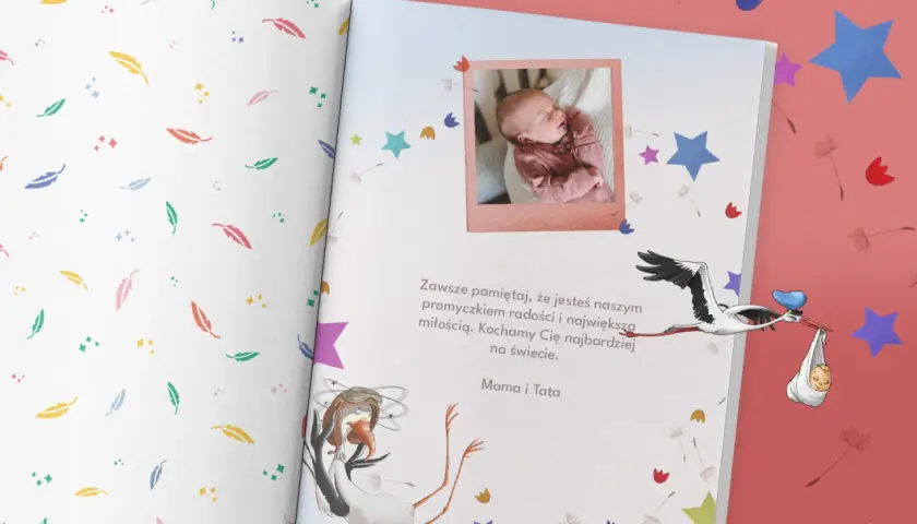 Gotowe dedykacje do książki: zdjęcie noworodka, bocian z dzidziusiem i wzruszające słowa od rodziców.