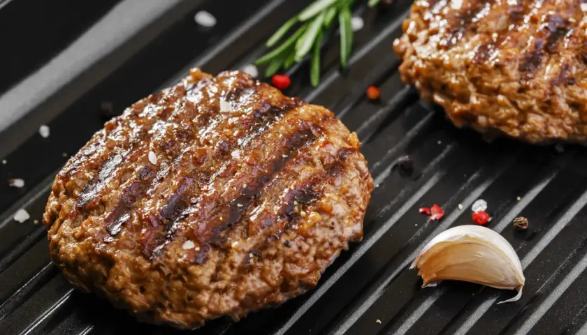 Jakie mięso do burgera wybrać, aby uniknąć przeciętności?