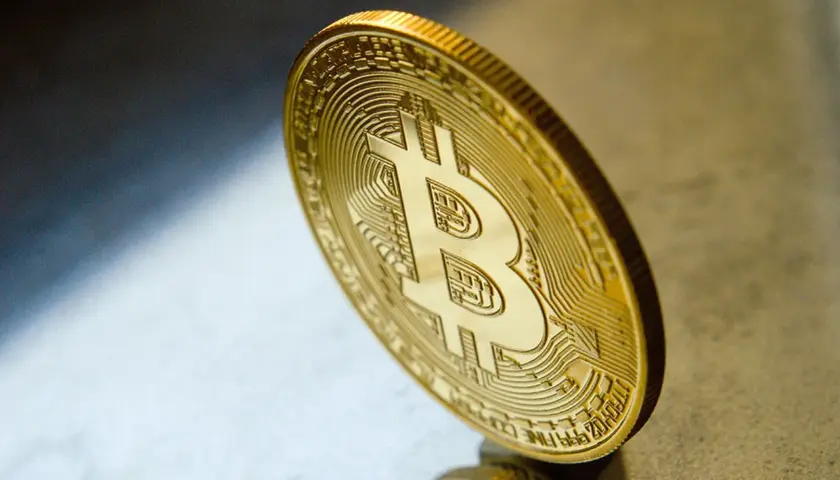 Upadek kryptowaluty: Jak uniknąć strat na niestabilnym rynku?