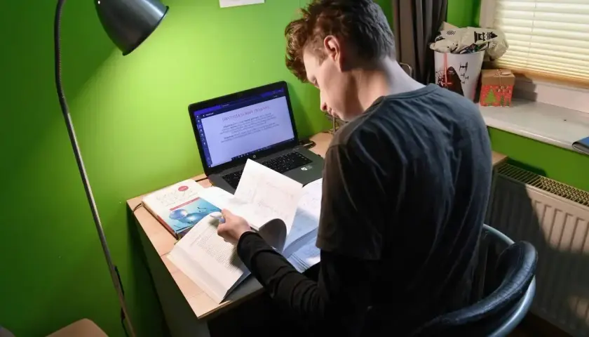 Ile szkół w Polsce ma zdalne nauczanie? Zaskakujące dane i fakty