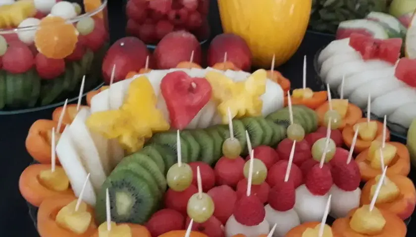 Owoce na komunię: Sezonowe inspiracje i kreatywne podanie