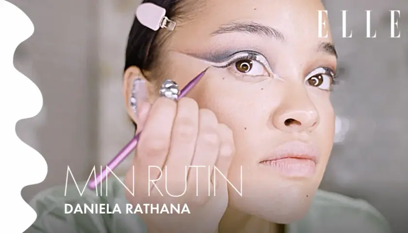 Daniela Rathana skapar en dramatisk ögonmakeup med en skarp eyeliner som ger en brow lift-effekt.