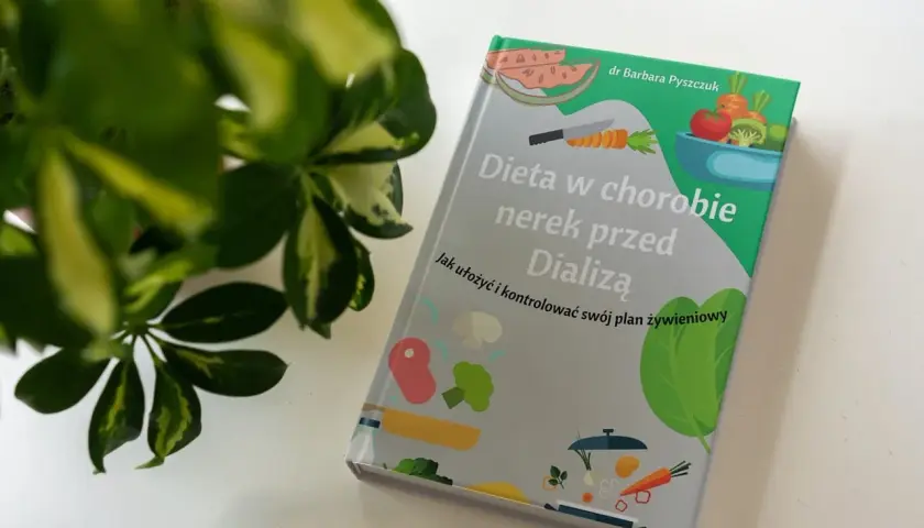 Okładka książki "Dieta w chorobie nerek przed Dializą" z ilustracjami warzyw i mięsa.