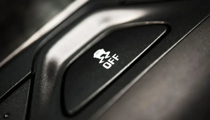 Przycisk DTC BMW z ikoną kontroli trakcji wyłączoną.