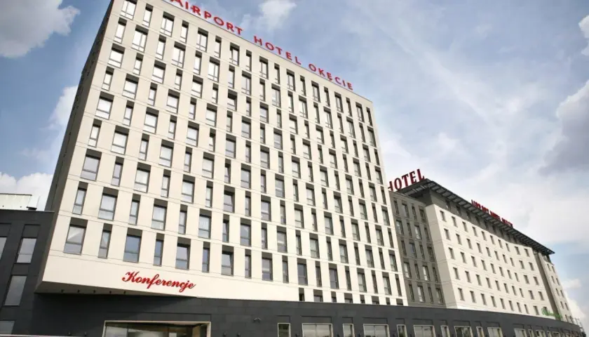 Jak dojechać do hotelu Airport Okęcie – proste opcje transportu