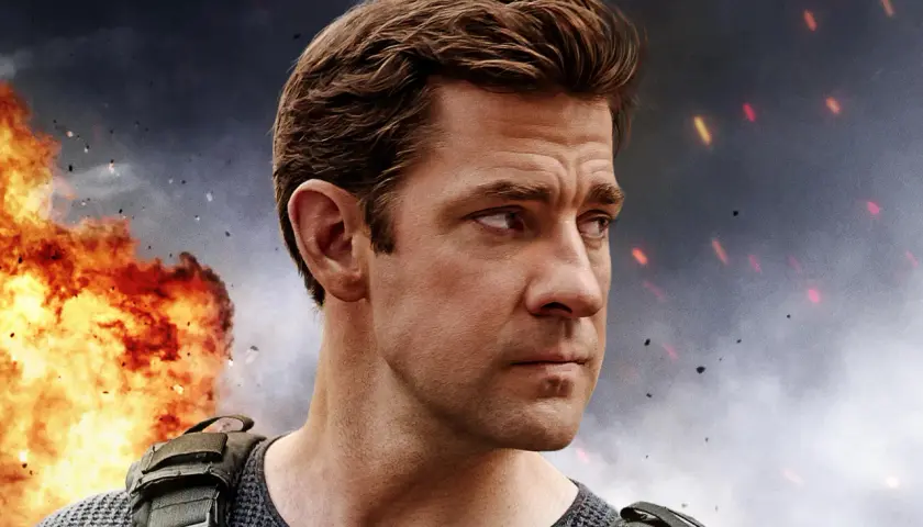 Jack Ryan blickar ut över en explosion, redo för nästa uppdrag.