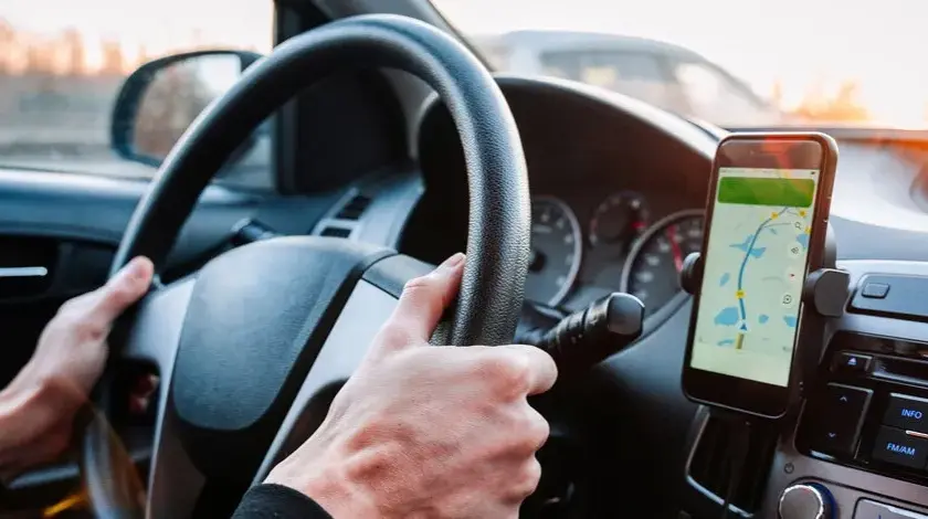 Jak bezpiecznie wyłączyć GPS w samochodzie? Poradnik eksperta.