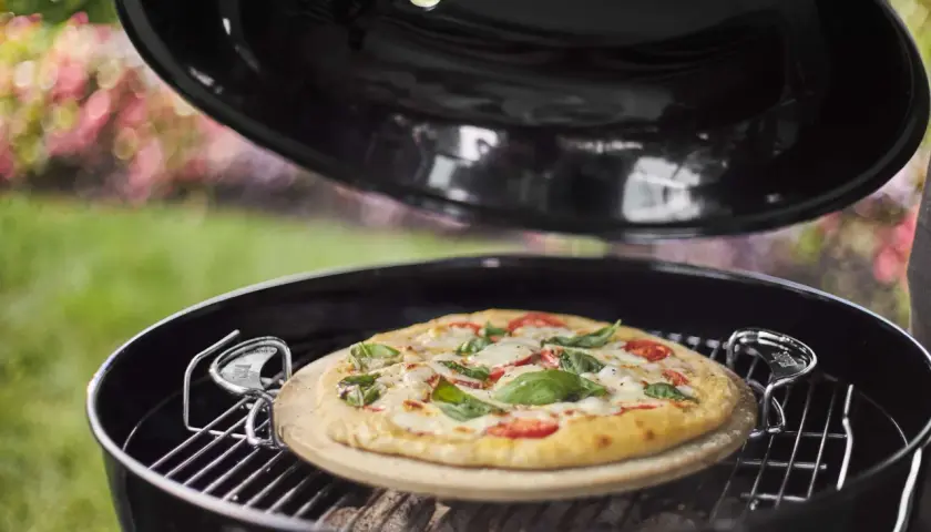 Jak czyścić kamień do pizzy, aby uniknąć zniszczenia i plam