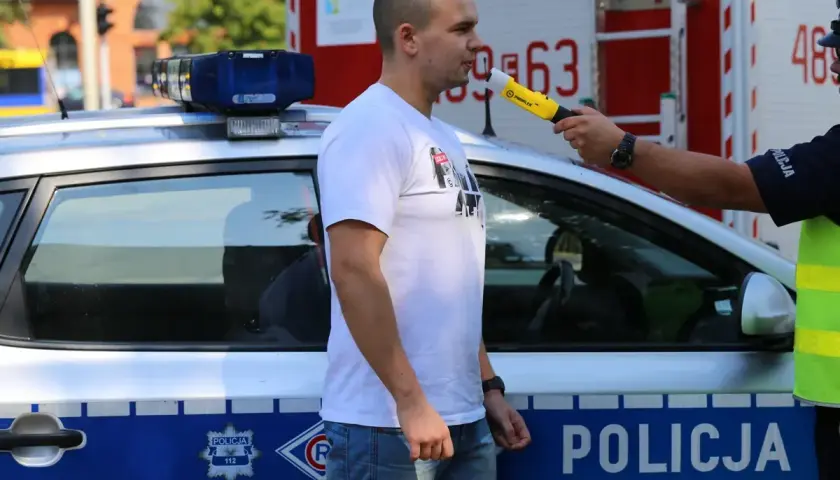 Czy bhpowiec może badać alkomatem? Poznaj prawne ograniczenia