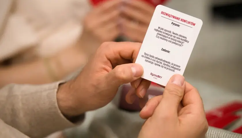 Karta z gry "Rozmowy o nas" pyta o rozwiązywanie konfliktów. Czy tak dobrze się znacie, by poradzić sobie z tym zadaniem?