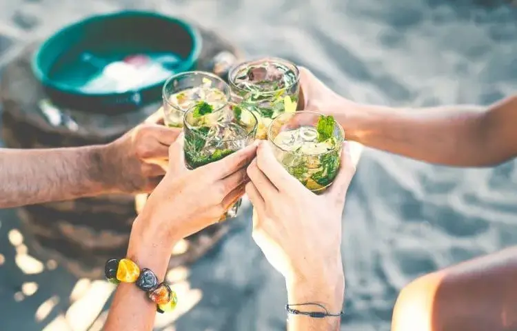 Najlepsze drinki z żołądkową gorzką, które zaskoczą Twoich gości