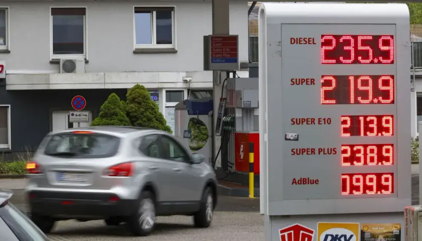 Cena benzyny w Niemczech: Diesel 235.9, Super 219.9, Super E10 213.9, Super Plus 238.9, AdBlue 199.9.