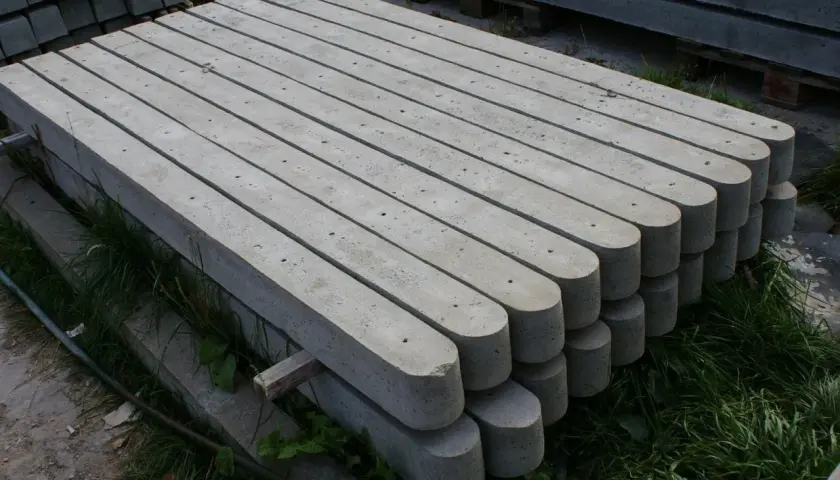 Słupki betonowe do tarasu: trwałość i stabilność konstrukcji