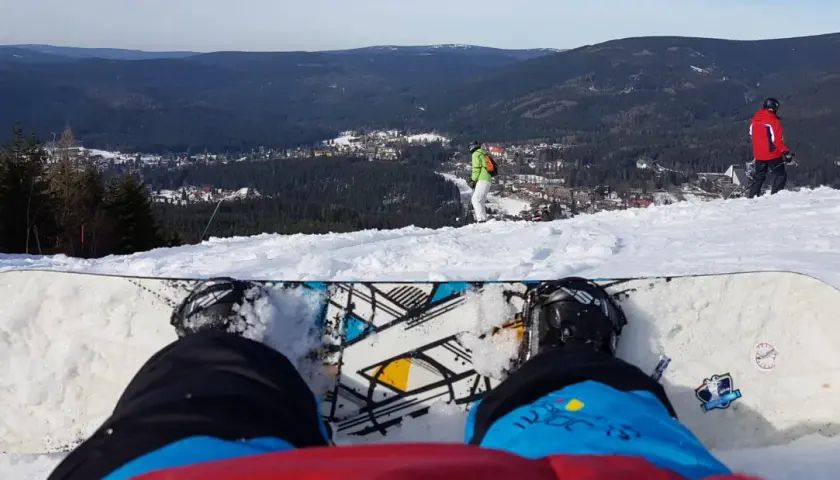 Ile kosztuje snowboard? Sprawdź ceny i ukryte wydatki na sprzęt