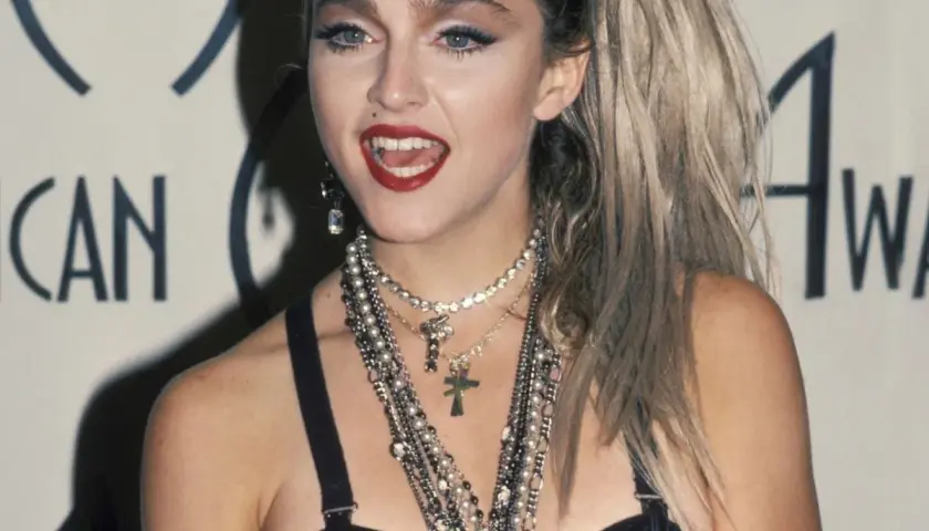Madonna stylizacje lat 80.: Odtwórz ikoniczny look!