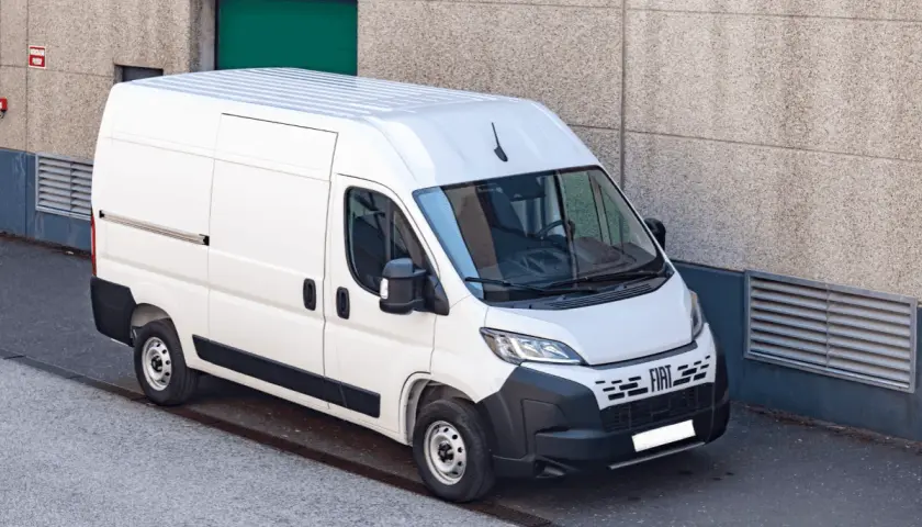Ile pali bus? Realne spalanie i rady, jak oszczędzać paliwo