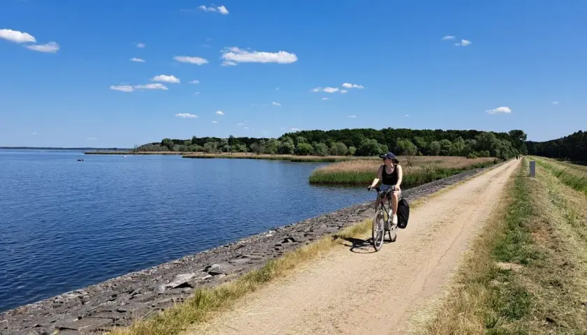 Odkryj Jezioro Turawskie: Atrakcje, plaże, sporty wodne planuj!