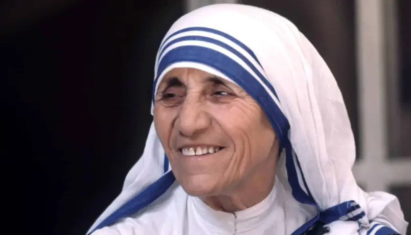 Porträt von Mutter Teresa, deren Leben und Wirken von tiefer Nächstenliebe und dem biblischen Auftrag zeugen.