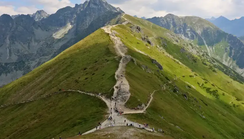 Ile km na Kasprowy Wierch? Porównanie szlaków i porady