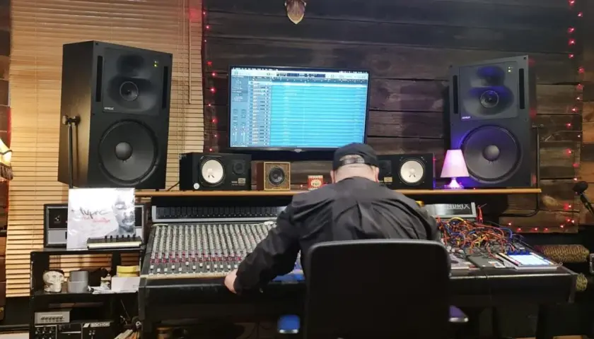 Najlepsi producenci muzyczni w Polsce: kto stoi za hitami?
