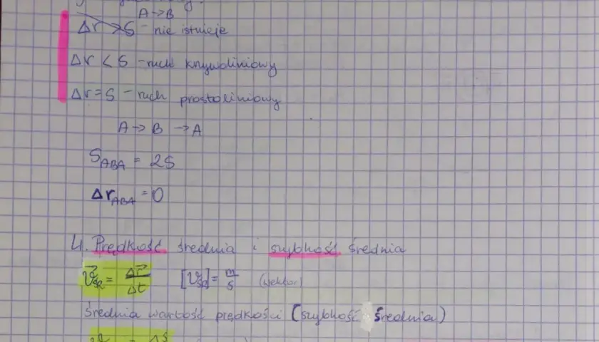 Co to jest przemieszczenie w fizyce? Zrozum jego znaczenie i różnice