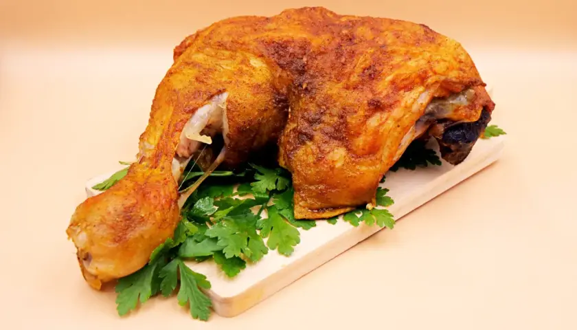Ile kcal ma pieczone udko z kurczaka? Sprawdź, co musisz wiedzieć