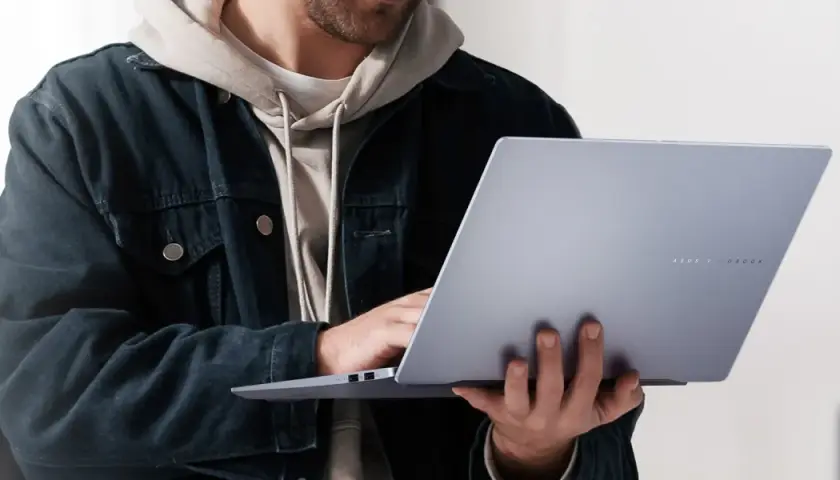 Jaki laptop dla ucznia w 2026? Wybierz mądrze! Poradnik dla rodziców