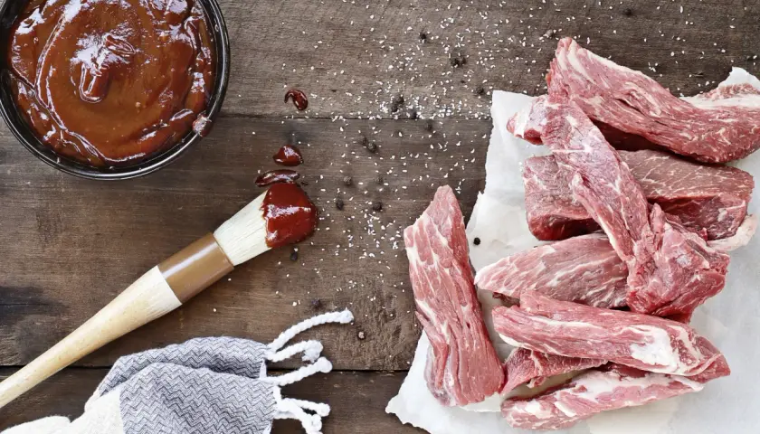 Domowy sos BBQ lepszy niż sklepowy: poznaj przepis krok po kroku