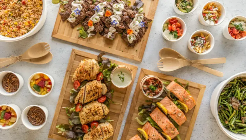 Un buffet froid mariage fait maison : viandes, poissons, salades, pâtes et desserts. Un festin visuel et gustatif.