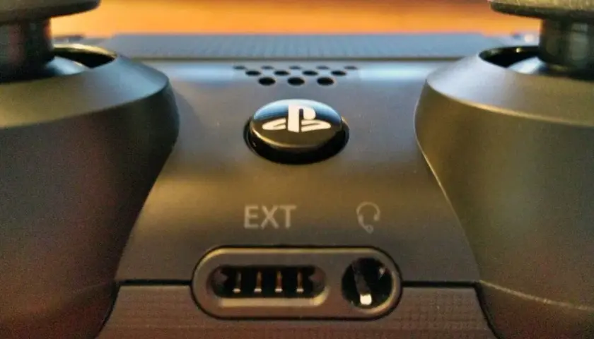 Do czego służy EXT na padzie PS4? Odkryj jego praktyczne zastosowania