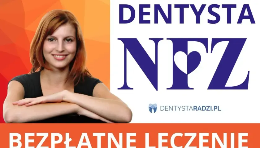 Uśmiechnięta kobieta na tle logo DENTYSTA NFZ. Dowiedz się, ile kosztuje wyrwanie zęba i czy jest refundowane. Bezpłatne leczenie.