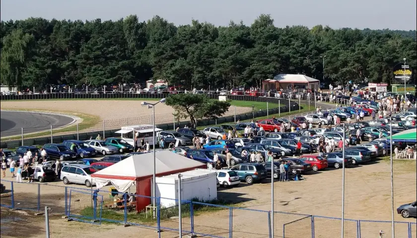 Giełda samochodowa Poznań – sprawdź, kiedy jest czynna i co oferuje
