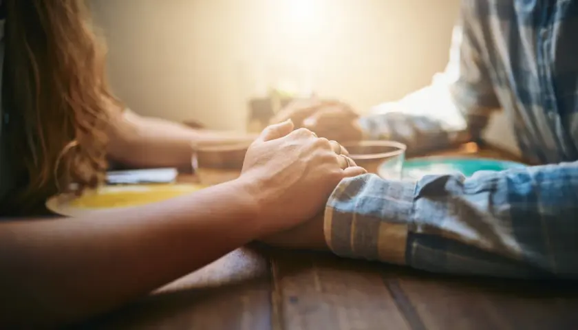 Jak pomóc osobie uzależnionej? Praktyczny przewodnik dla bliskich