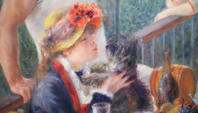Une jeune femme coiffée d'un chapeau fleuri enlace un petit chien, dans le style d'un peintre impressionniste.