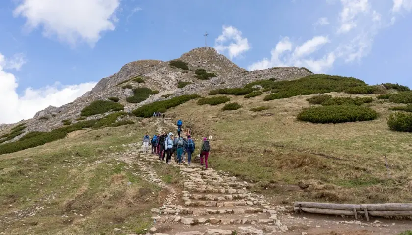 Jak zdobyć Giewont? Najłatwiejsza trasa i łańcuchy pod kontrolą!