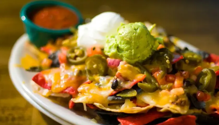 Deliciosos nachos con queso y guacamole: receta fácil y rápida