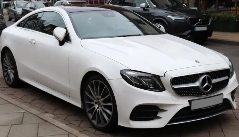 Mercedes E Klasa Coupe – co warto wiedzieć przed zakupem luksusowego auta?