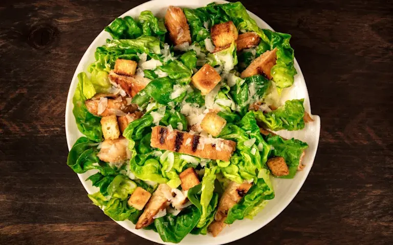 Ingrédients de la salade César : ce que vous devez savoir pour réussir