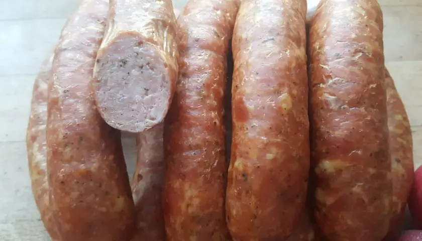 Kiełbasa wędzona parzona – odkryj jej wyjątkowy smak i zastosowanie