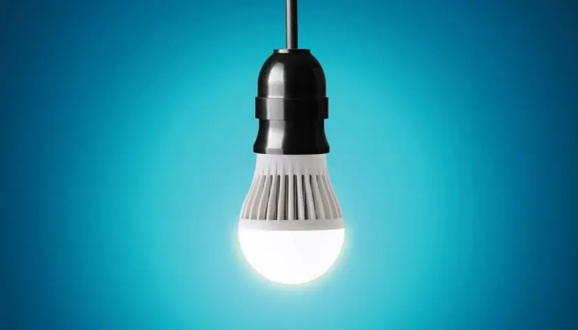 Bombilla LED moderna, brillante y eficiente. Descubre qué bombilla LED equivale a 100W para ahorrar energía.