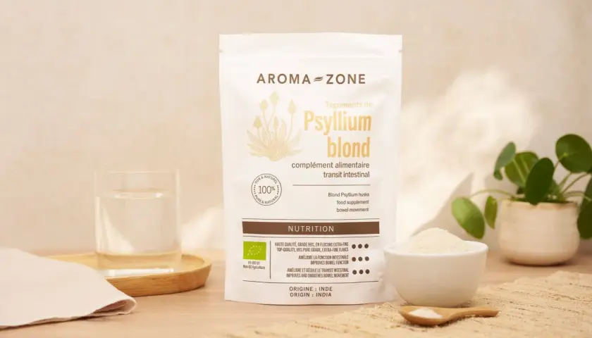 Un sachet de téguments de psyllium blond Aroma-Zone, un complément alimentaire pour le transit intestinal. Les bienfaits du psyllium blond sont mis en avant.