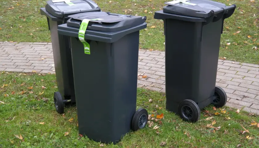 Gdzie kupić kosze na śmieci? Kompletny przegląd sklepów i cen 2025